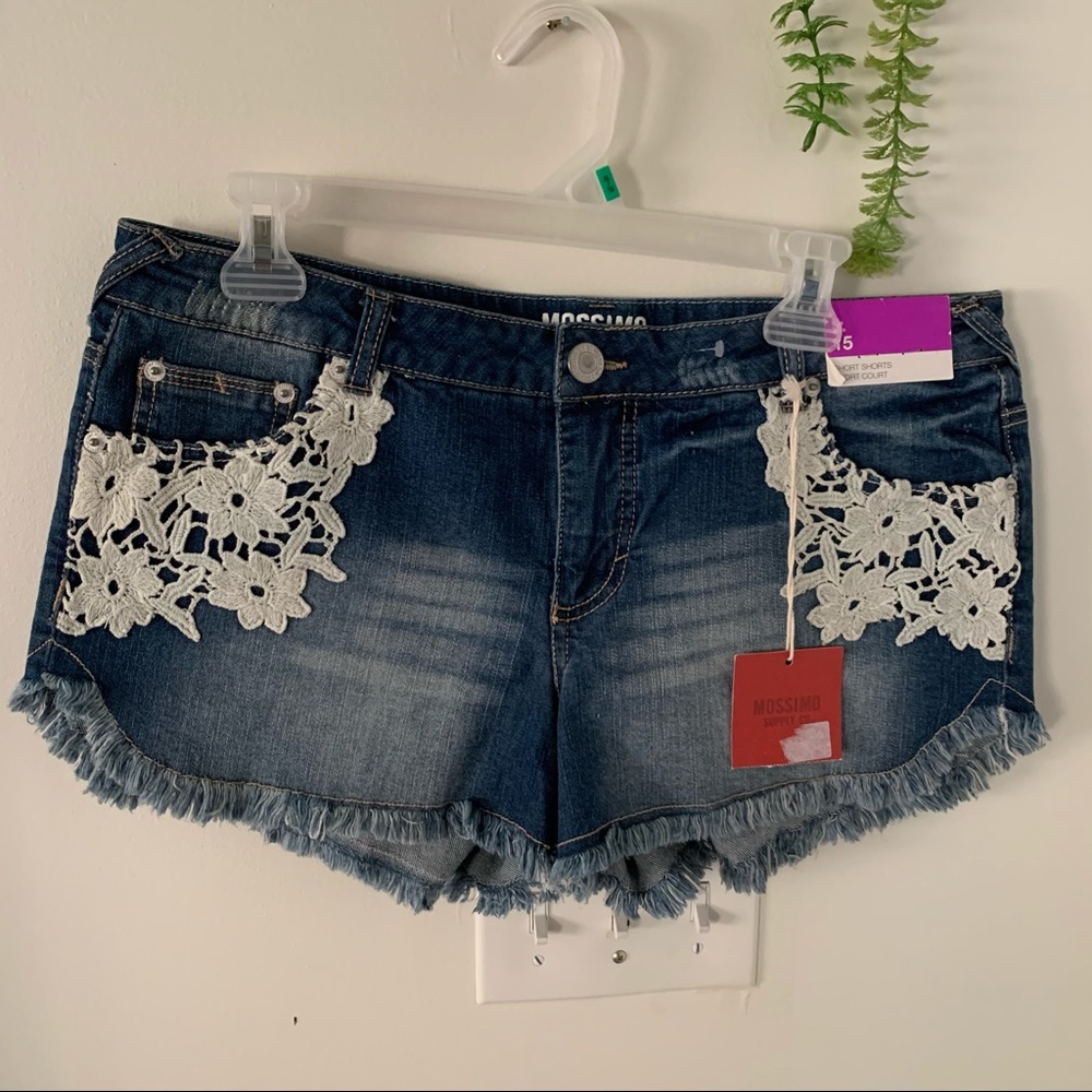 Missimo Yarn Embroidered Frayed low Waist Shorts